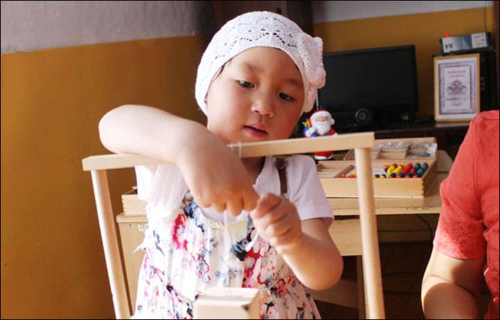 Bé 'khăn đỏ' thời hiện đại: Một mình đi 8km đường rừng đầy gấu và sói để cứu bà - 4