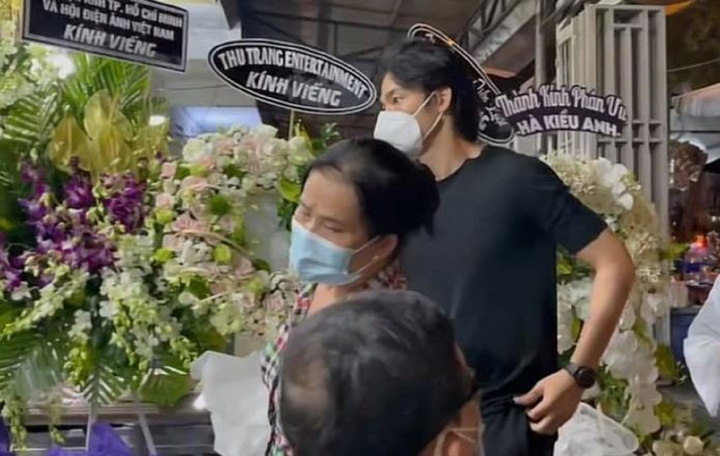 Dàn sao viếng đạo diễn Trần Cảnh Đôn - 4