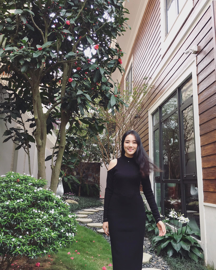 Đạo diễn 'Chuyện của Pao' sống bình lặng bên vợ kém 25 tuổi - 11