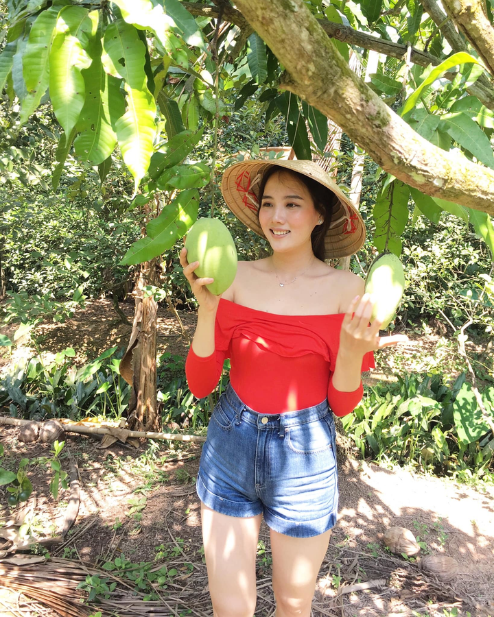 Đạo diễn 'Chuyện của Pao' sống bình lặng bên vợ kém 25 tuổi - 20