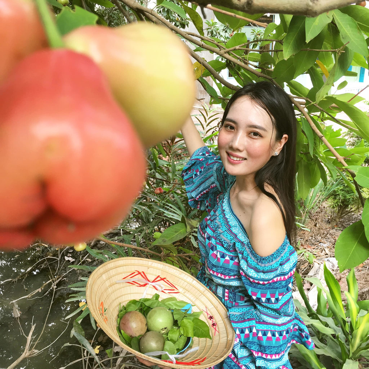 Đạo diễn 'Chuyện của Pao' sống bình lặng bên vợ kém 25 tuổi - 19