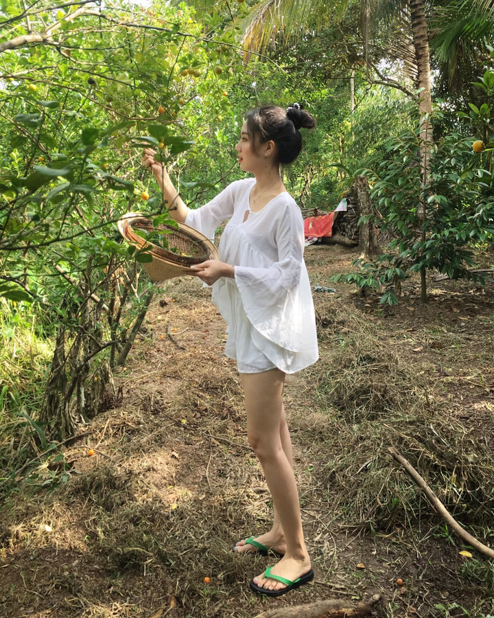 Đạo diễn 'Chuyện của Pao' sống bình lặng bên vợ kém 25 tuổi - 17