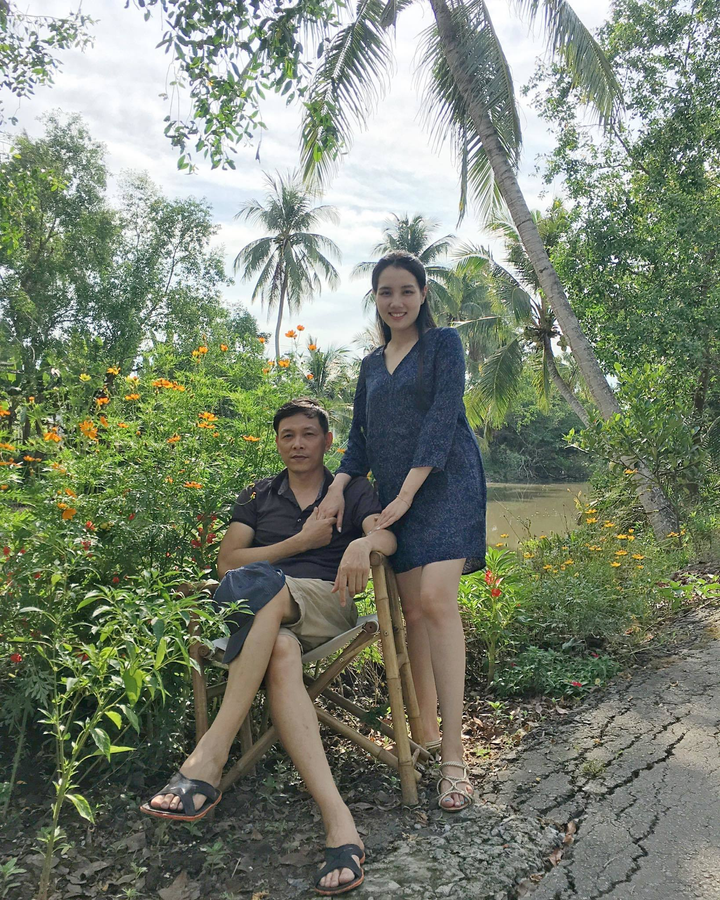 Đạo diễn 'Chuyện của Pao' sống bình lặng bên vợ kém 25 tuổi - 18