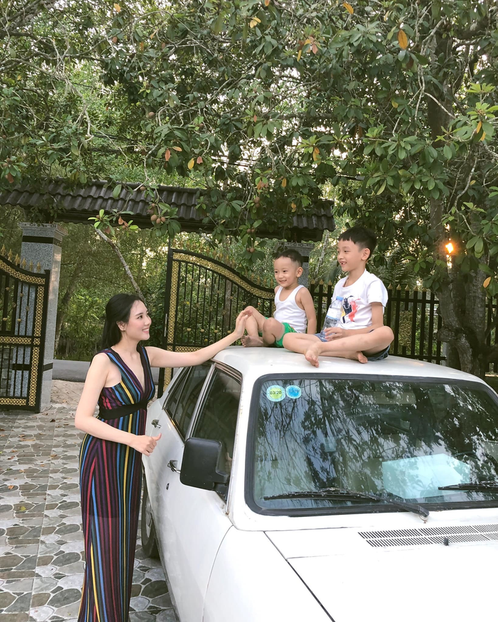 Đạo diễn 'Chuyện của Pao' sống bình lặng bên vợ kém 25 tuổi - 15