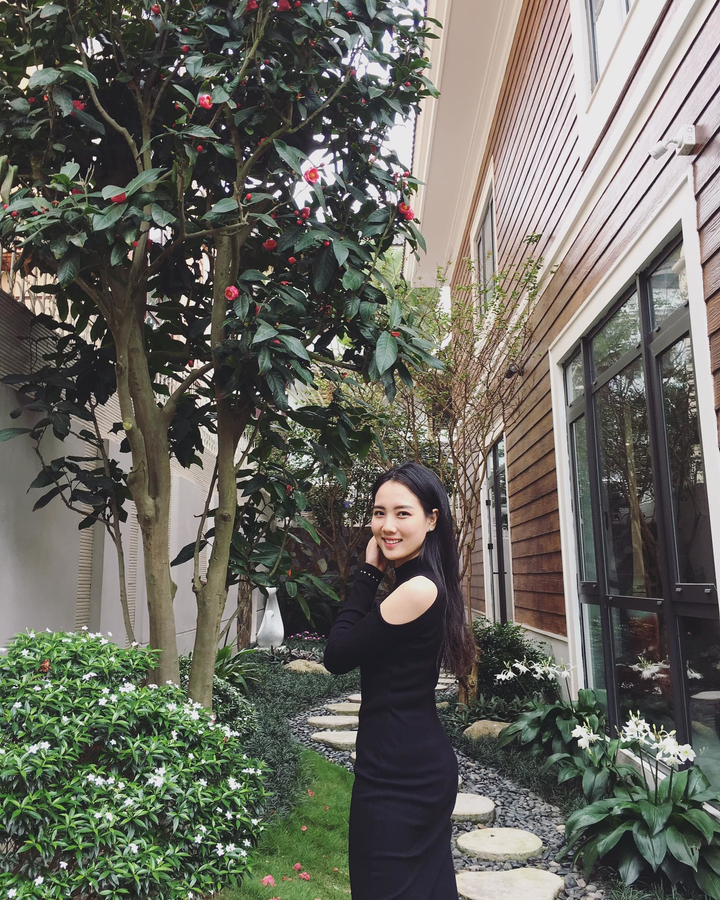 Đạo diễn 'Chuyện của Pao' sống bình lặng bên vợ kém 25 tuổi - 12