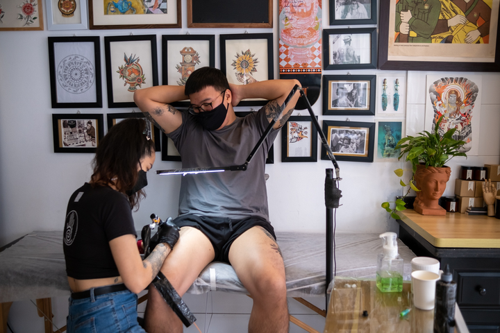 Cảnh trái ngược ở tiệm xăm, xỏ khuyên hậu giãn cách - 7