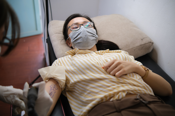 Cảnh trái ngược ở tiệm xăm, xỏ khuyên hậu giãn cách - 3