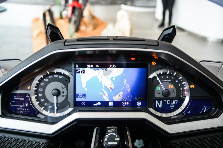 So sánh Honda Gold Wing 2021 giá hơn 1,2 tỷ đồng với phiên bản cũ - 4