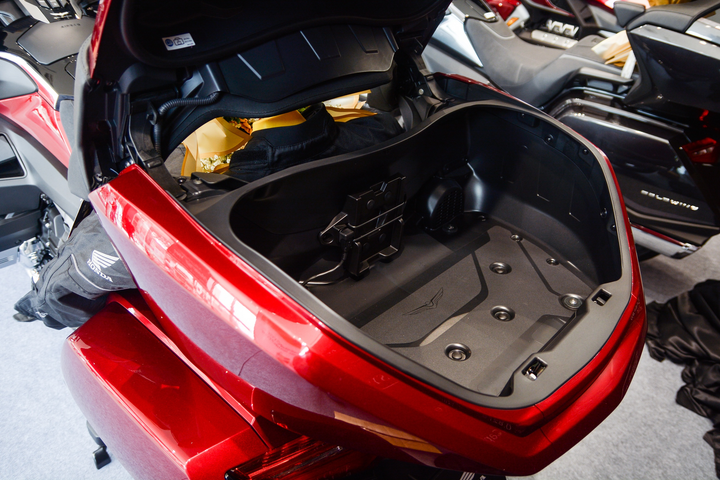 So sánh Honda Gold Wing 2021 giá hơn 1,2 tỷ đồng với phiên bản cũ - 7