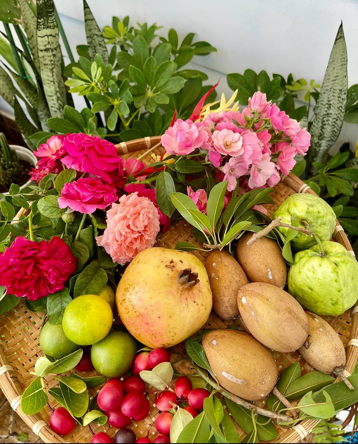 Sao Việt cuốc đất trồng rau: Thủy Tiên rao bán, riêng Quyền Linh phải đem cho - 10