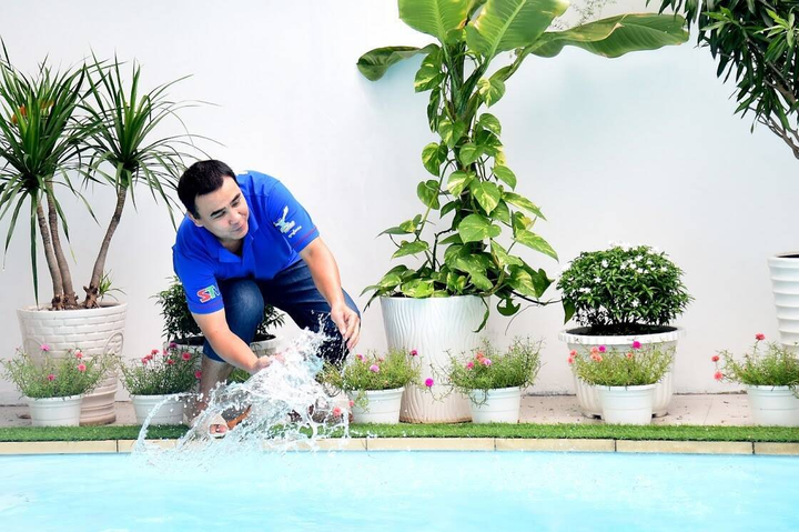 Sao Việt cuốc đất trồng rau: Thủy Tiên rao bán, riêng Quyền Linh phải đem cho - 7