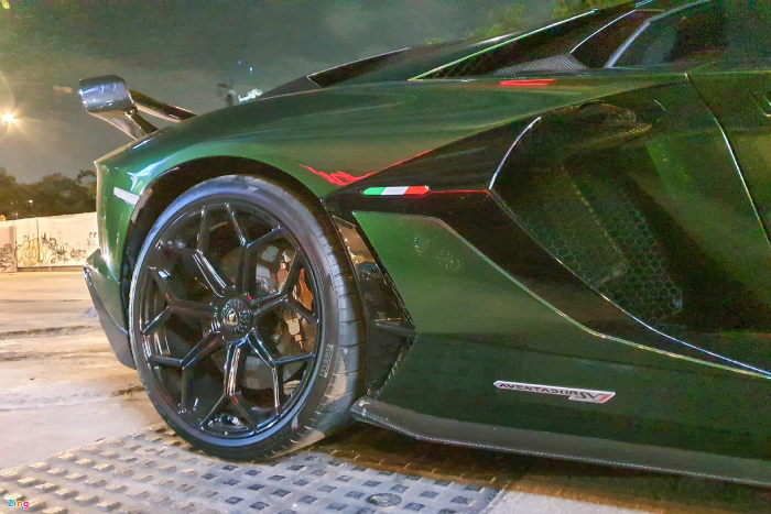 Lamborghini Aventador SVJ sở hữu màu sơn lạ tại Việt Nam - 3