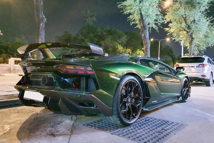 Lamborghini Aventador SVJ sở hữu màu sơn lạ tại Việt Nam - 4