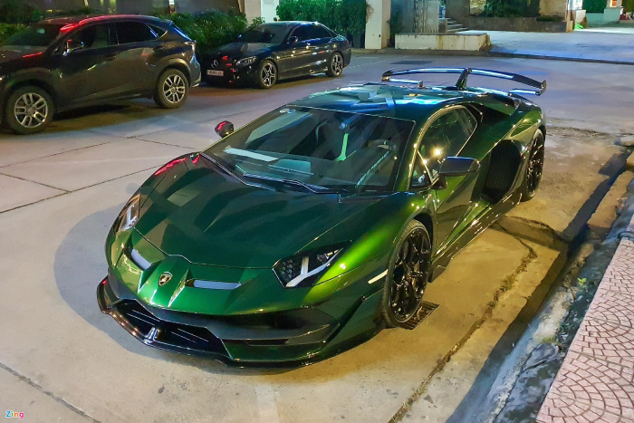 Lamborghini Aventador SVJ sở hữu màu sơn lạ tại Việt Nam - 5