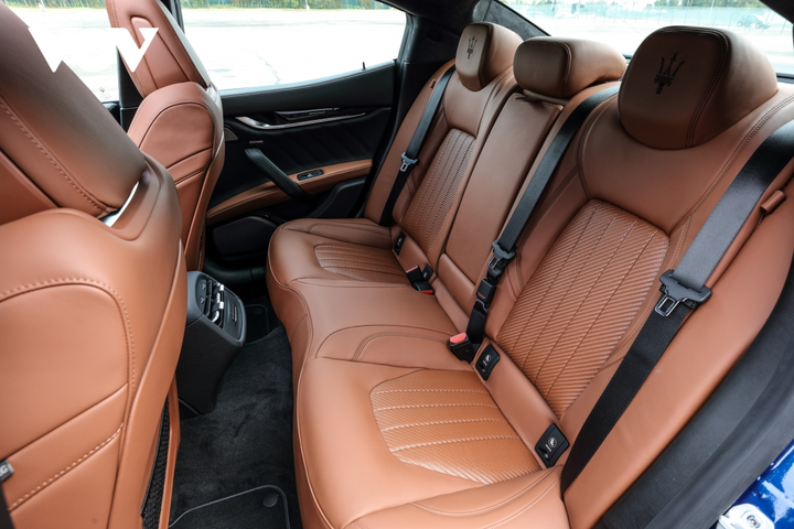 Cận cảnh chiếc Maserati Ghibli Hybrid 2021 đầu tiên tại Việt Nam - 7