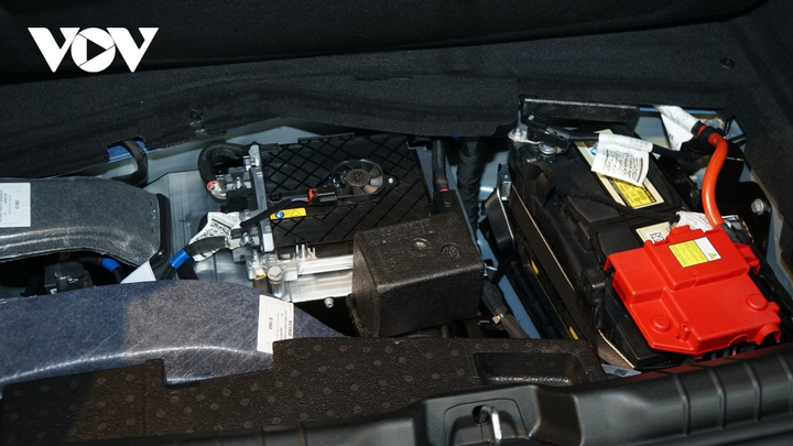 Cận cảnh chiếc Maserati Ghibli Hybrid 2021 đầu tiên tại Việt Nam - 9