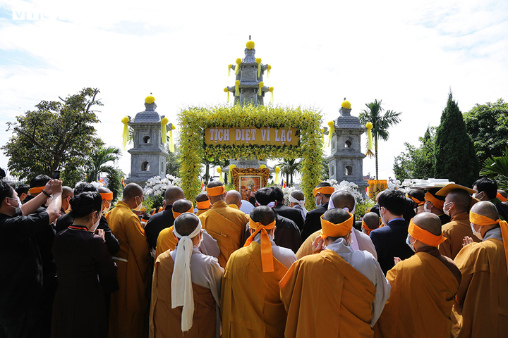 Tăng ni phật tử thành kính tiễn biệt Đại lão Hòa thượng Thích Phổ Tuệ - 13