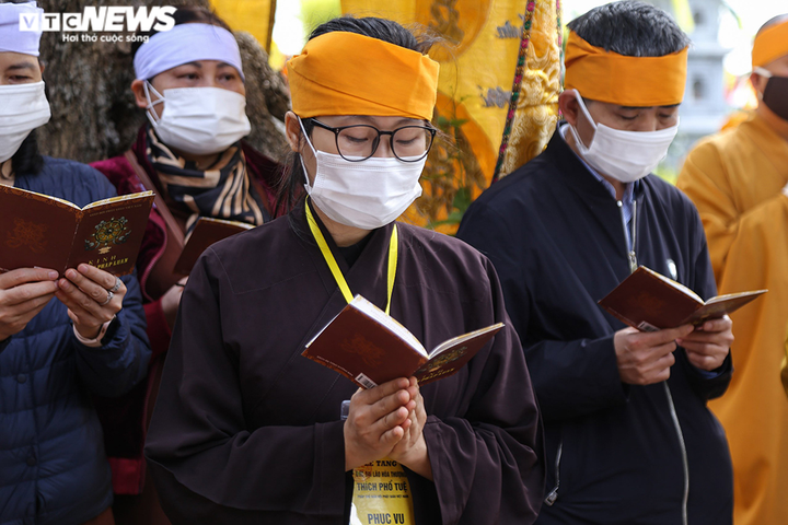 Tăng ni phật tử thành kính tiễn biệt Đại lão Hòa thượng Thích Phổ Tuệ - 7