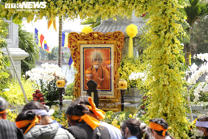 Tăng ni phật tử thành kính tiễn biệt Đại lão Hòa thượng Thích Phổ Tuệ - 10
