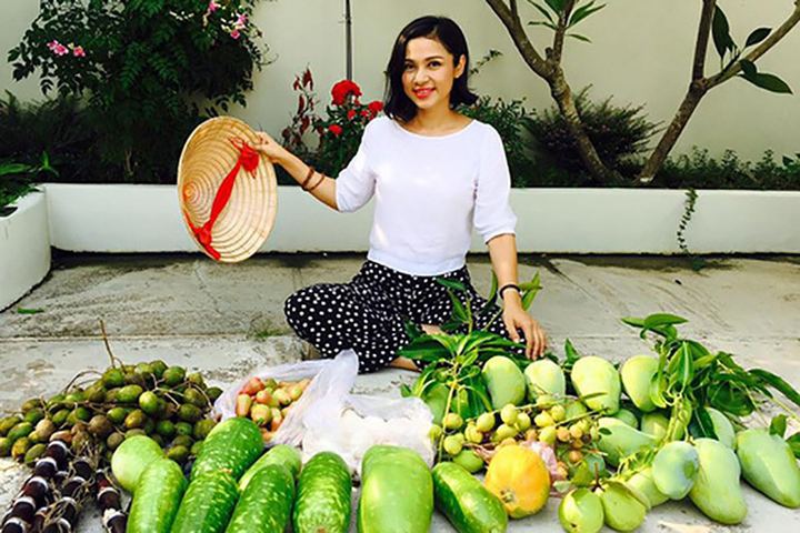 Sao Việt cuốc đất trồng rau: Thủy Tiên rao bán, riêng Quyền Linh phải đem cho - 14