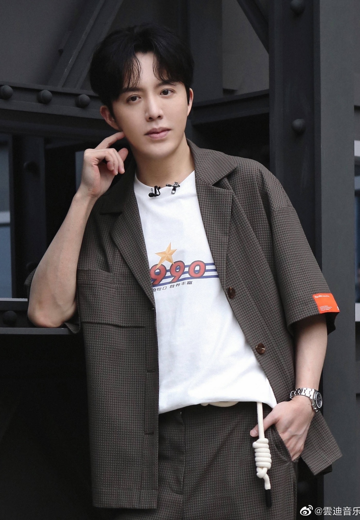 Scandal mua dâm khiến Lý Vân Địch phải bồi thường hơn 31 triệu USD - 1