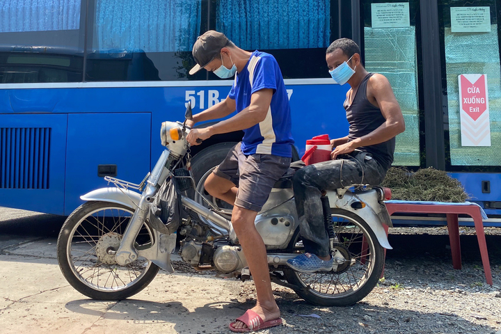 Những người 'ở trọ' trên xe buýt suốt 4 tháng dịch ở TP.HCM - 3