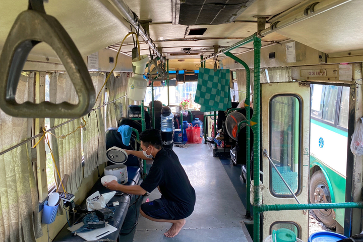 Những người 'ở trọ' trên xe buýt suốt 4 tháng dịch ở TP.HCM - 6