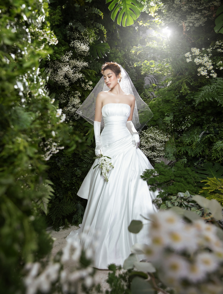 Ngắm Hoa hậu Đỗ Mỹ Linh đẹp hút hồn trong bộ váy cô dâu - 9