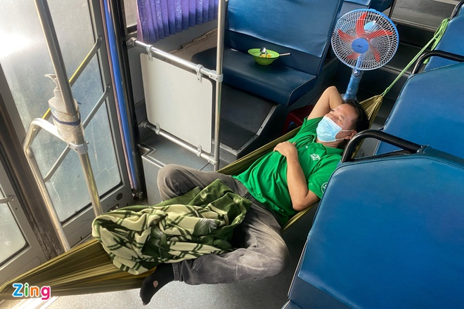 Những người 'ở trọ' trên xe buýt suốt 4 tháng dịch ở TP.HCM - 1