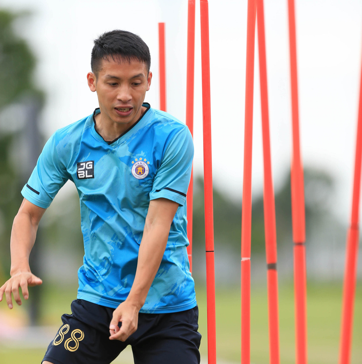 Hùng Dũng bình phục chấn thương, trở lại tập luyện giữa tháng 11 - 1