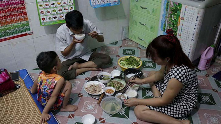 Chật vật trong các khu nhà trọ, công nhân ở TP.HCM mơ về một căn nhà để an cư - 2