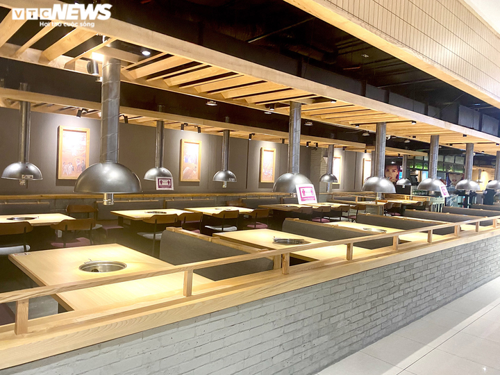 Bình Dương ngày đầu cho bán tại chỗ: Quán không bóng khách, quán im lìm đóng cửa - 11