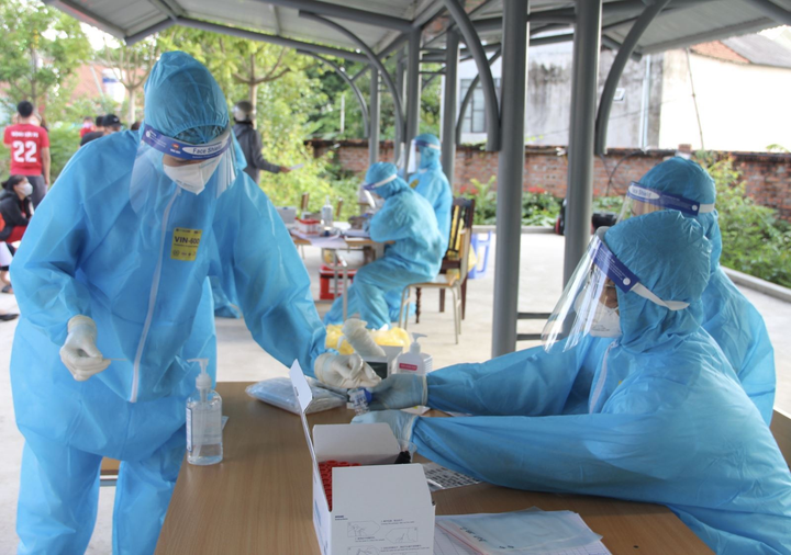 Ghi nhận gần 400 ca COVID-19, Phú Thọ thành lập Bệnh viện dã chiến số 2 - 1