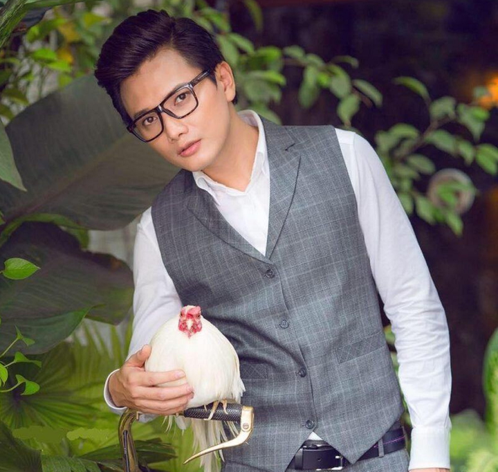 Bị mỉa chuyện bán hàng online, nhiều nam nghệ sĩ Việt chạnh lòng - 1