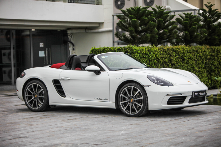 xe mui trần ảnh 7 Những dòng xe mui trần đáng chú ý tại Việt Nam - 7