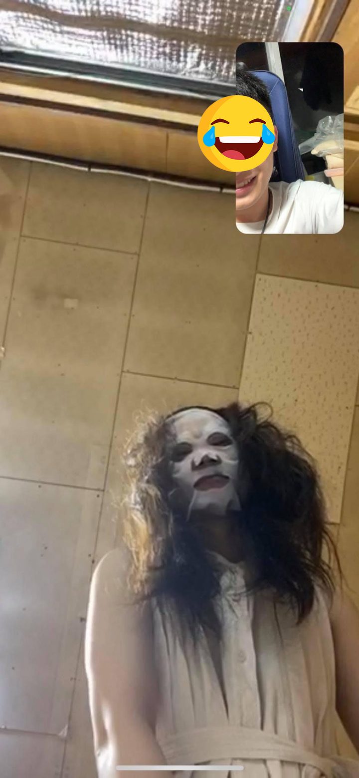 Gọi video cho vợ lúc nửa đêm, thanh niên khiến dân mạng được phen mất ngủ - 1