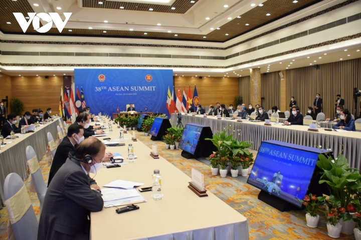 Ảnh: Nhìn lại chuỗi hoạt động của Thủ tướng Việt Nam tại Hội nghị cấp cao ASEAN - 2