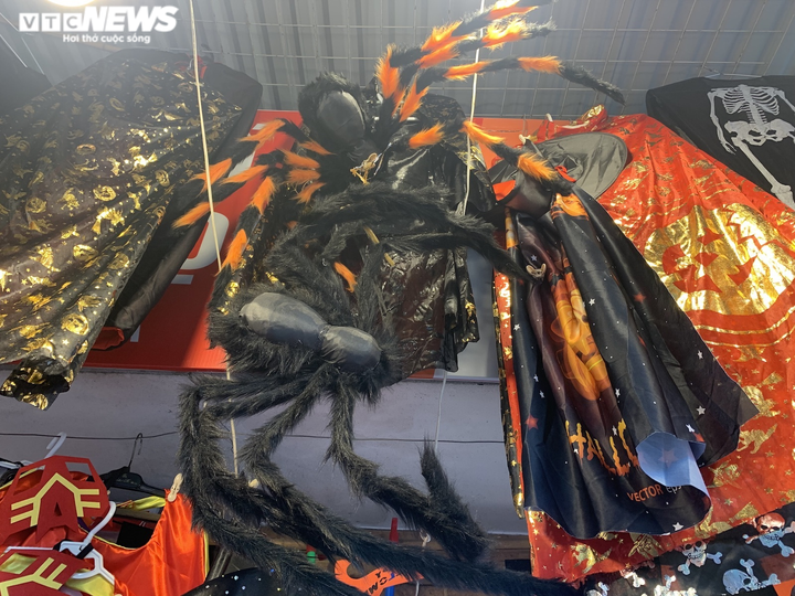 Đồ chơi Halloween ế khách - 14