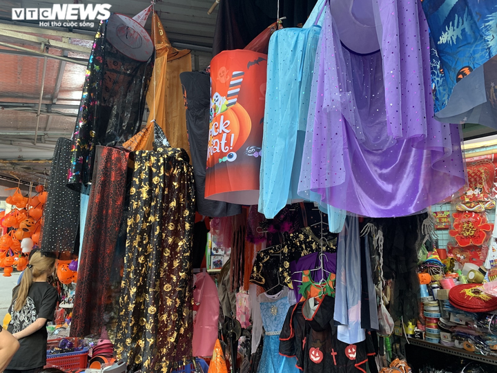 Đồ chơi Halloween ế khách - 6