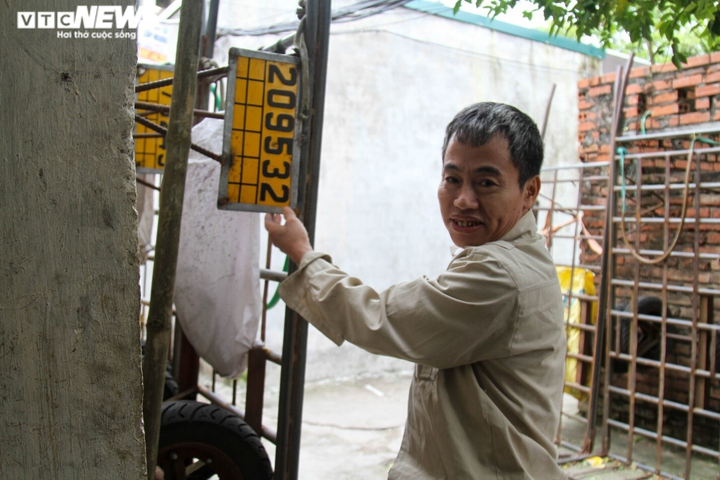 Chợ Long Biên mở cửa trở lại, phu bốc vác vẫn 'đói' việc - 1