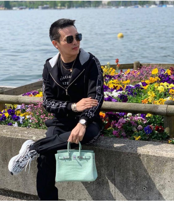 Vì sao nhiều chàng trai châu Á 'nghiện' dùng túi xách của nữ? - 4