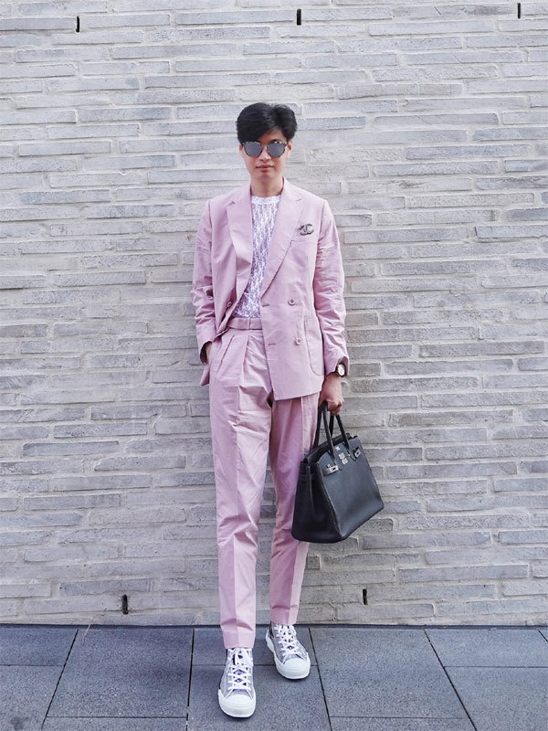 Vì sao nhiều chàng trai châu Á 'nghiện' dùng túi xách của nữ? - 5