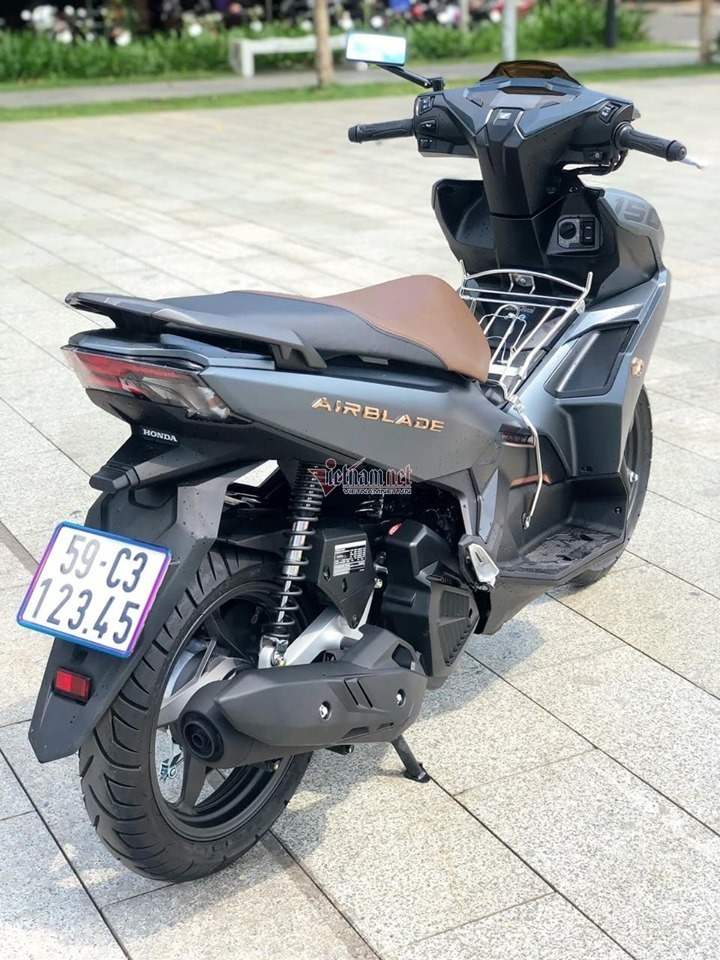 Trúng biển sảnh rồng, Honda Air Blade đội giá gấp 3 lần - 5