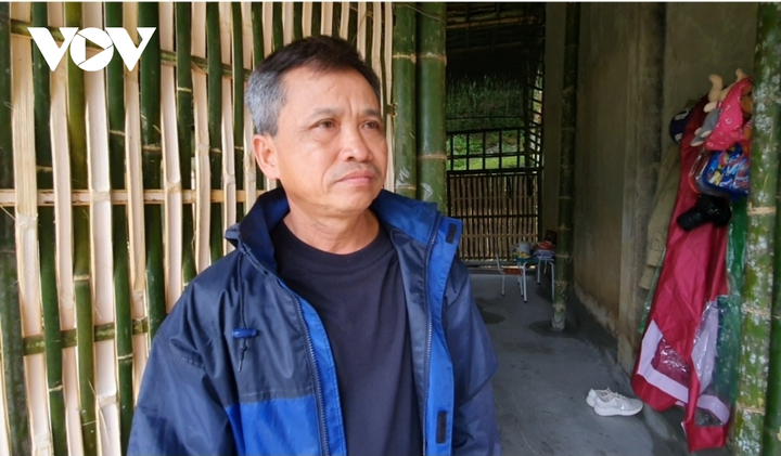 Lớp học bằng nứa lá trên đỉnh núi bốn mùa mây giăng, gió phủ - 3