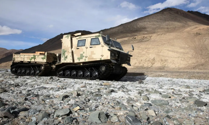 Trung Quốc đưa vũ khí đặc biệt lên Tân Cương, sẵn sàng đối phó kẻ thù nguy hiểm - 1