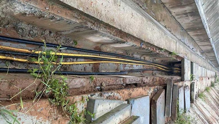 'Cáp tặc' lộng hành trên tuyến đường sắt cao tốc Lào-Trung Quốc - 1