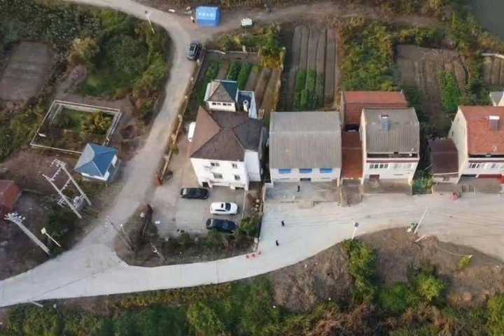 Trung Quốc truy lùng nghi phạm sát hại 5 thành viên gia đình quan chức Vũ Hán - 1