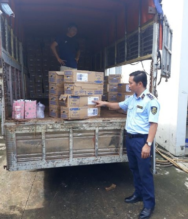 Long An: Thu giữ lô sữa Aptamil Profutura nghi nhập lậu - 1