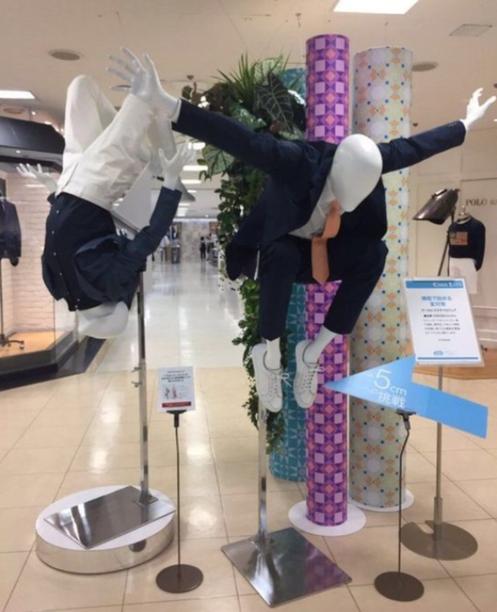 Bắt gặp hội ma nơ canh bị ‘thánh hài’ nhập, cách tạo dáng có một không hai - 1