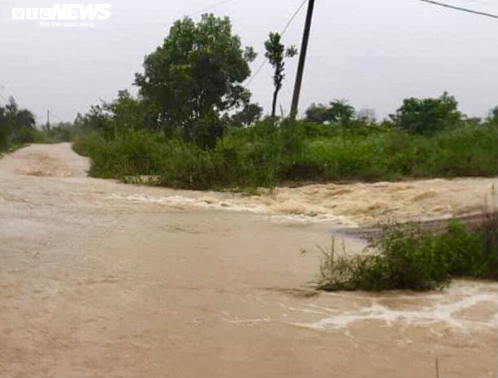 Ảnh: Nước lũ nhấn chìm hàng ngàn hecta lúa, hoa màu ở Đắk Lắk - 7